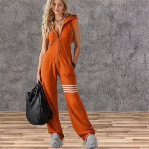 Mouwloze jumpsuit met capuchon, opvallende zijstrepen en kant voor dames in de zomer.