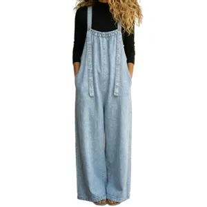 Mujer peto vaquero claro estilo vintage mono ancho casual ropa de uso diario cotidiano
