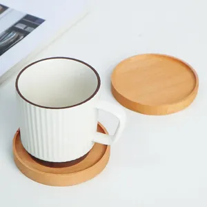 Japanischer Keramik Kaffeetasse mit Buchenholz Untersetzer Set, minimalistischer Becher.