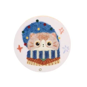 Niedlicher Weihnachts-Katzen Holz-Flaschenöffner und Magnet-Kühlschrankmagnet für Küche.