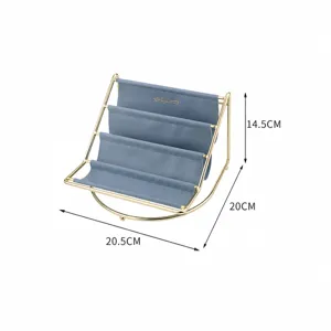 Support de rangement de bureau en métal avec compartiments en tissu bleu multicouche.