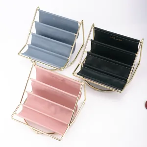 Étagère de rangement de bureau à étages avec cadre en fer et compartiments en cuir PU.