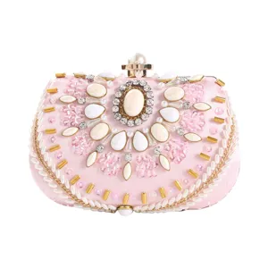 Elegante rosa handbestickte Perlen Abendtasche mit Acryldiamanten für elegante Damen.