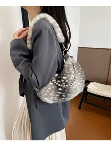 Sac épaule douillet en fausse fourrure avec chaîne perlée, joli sac tendance pour l'automne.
