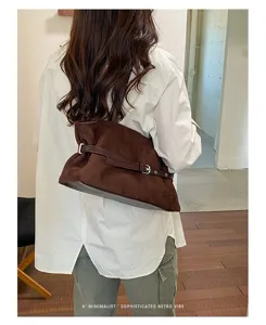 Casual retro suède schoudertas voor dames, hippe trendy handtas met stijlvolle riem.