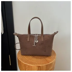 Braune Wildleder Handtasche mit Kette, stilvolle Damen Umhängetasche für Alltag und Büro Handtasche.