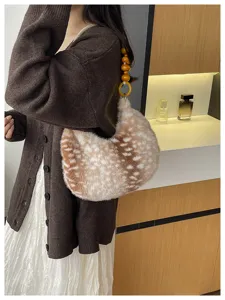 Sac à main pelucheux sous les bras avec perles en bois, sac bandoulière vintage femme