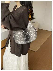 Sac a main sous les bras en peluche rétro d'automne, sac bandoulière duveteux tendance.