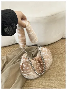 Sac à aisselle en fausse fourrure pelucheuse avec chaîne à billes en métal, sac vintage.
