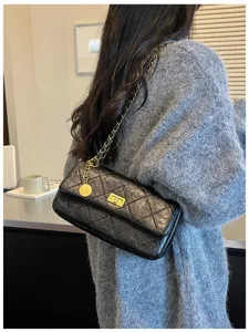 Stylish quilted chain shoulder bag for women, classic design for daily commute and fashion wear.