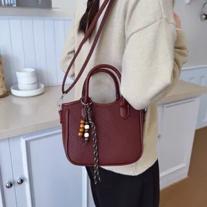 Vintage gewebte Damen Umhängetasche lässige Ledertasche stilvolle Beuteltasche mit Holzperlen