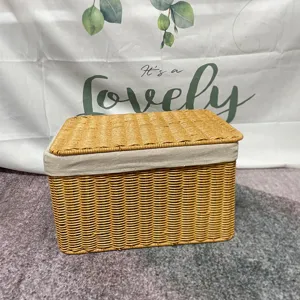 Cesta de almacenamiento de ratan sintetico con tapa para ropa y juguetes del hogar.