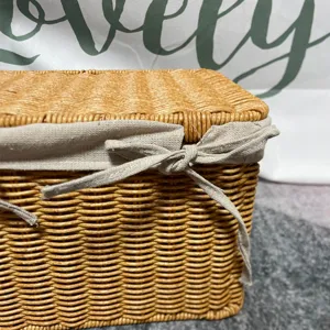 Cesta de almacenamiento de mimbre con tapa y lazo de lino, organizador hecho a mano.