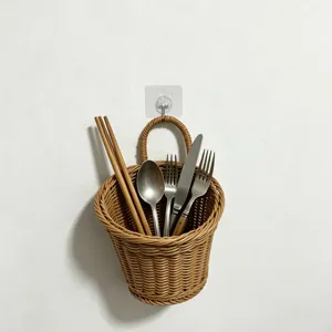 Geflochtener Hänge-Aufbewahrungskorb für Küchenbesteck, platzsparender Besteckhalter an der Wand.
