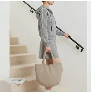 Minimalistische gefütterte Tragetasche lässige Umhängetasche stilvolle Handtasche Damen