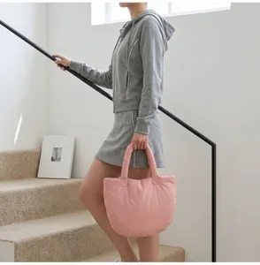Schicke minimalistische rosa Puffy Tote Tasche für Damen, süße Cloud Handtasche Herbst.