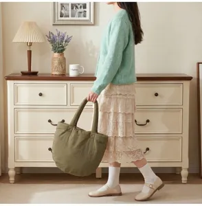 Olivgrüne gesteppte Tote Bag, schicke Puffer Cloud Handtasche für Damen Pendler Alltag.
