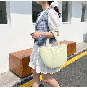 Grüne gesteppte Schulter-Tote-Bag, lässige Wolken-Tasche für Damen im Alltag, Outdoor.