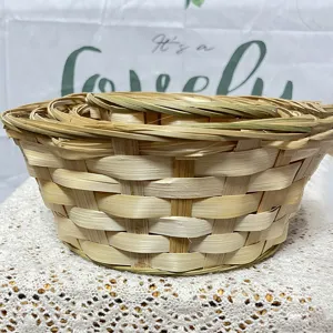 Vue détaillée du panier tissé en bambou fait main, corbeille à fruits et snack naturelle.