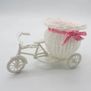 Panier de Rangement Tricycle en Rattan Plastique Fait Main Panier de Fleurs Mini Créatif pour Fête de Mariage Décoration de la Maison