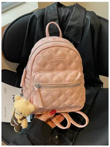 Mini sac à dos matelassé rose pour femme, pendentif ours mignon, sac de voyage style décontracté.