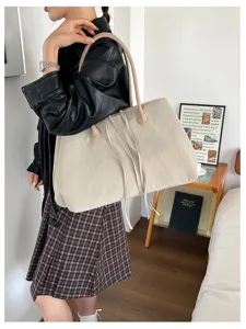 Borsa shopper casual leggera grande capacita 2026 autunno moda minimalista spalla