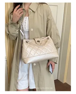 Beige gesteppte Ketten-Umhängetasche, elegante Vintage-Damentasche mit Kette für Alltag