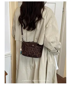 Korean vintage leopard print suede shoulder bag for women, stylish crossbody casual bag.