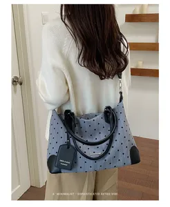 Sac cabas à pois rétro pour femme, sac à bandoulière minimaliste élégant au quotidien.