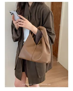 Bolso de mano hobo plisado minimalista para mujer, elegante bolso de hombro retro para uso diario.