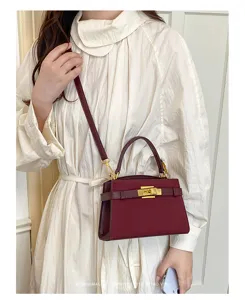 Women solid color retro casual crossbody bag, elegant daily commuting small square handbag.