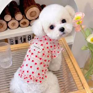 Gilet in rete traspirante per cani e gatti con motivo a cuori rossi e volant dolci per estate.