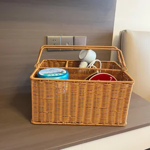 Geweven rotan opbergmand met handvat, bureau-organizer met meerdere vakken voor spullen.