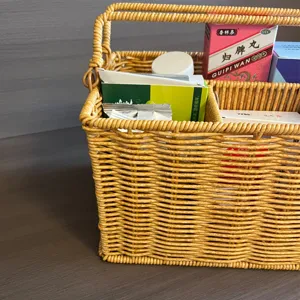 Geweven rieten opbergmand met handvat, rechthoekige rotan opbergorganizer voor thuis en picknick.
