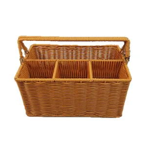 Gevlochten rattan opbergmand met handvat en vakken, rechthoekige organizer voor thuis en kantoor.