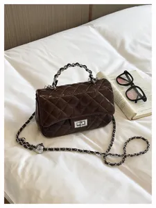 Borsa a tracolla trapuntata marrone scuro con catena e chiusura a girello per donna stile casual