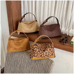 Retro mode minimalistische suède schoudertas handtas en chique herfst crossbody tas.
