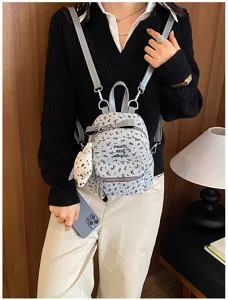 Vue détaillée du mini sac à dos mignon style japonais avec motif d'étoiles pour femmes, mode.