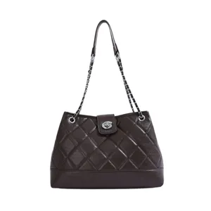 Klassische gesteppte braune Tasche mit Kettenriemen, Vintage-Stil große Umhängetasche für Damen.