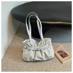 Bolso de hombro plisado con lunares, bolso informal bajo el brazo con detalle de hebilla de correa.