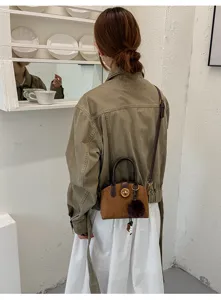 Chic sac a epaule marron pour femme petit sac carre elegante sacoche bandouliere tendance.