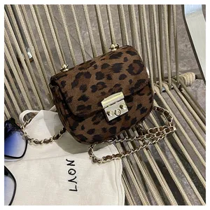 Leopard Muster Mini Umhängetasche Schultertasche mit Kette und Metallschnalle.