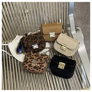 Koreanische Art Mädchen Wildleder Mini Umhängetasche Leopardenmuster Kette Tasche.