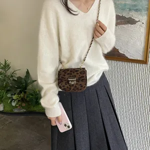 Modische koreanische Mini Kettentasche, schicke matte Leo Umhaengetasche fuer Damen.