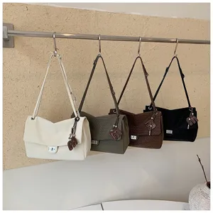 Set borsa a spalla da donna chic con chiusura a torsione e ciondolo per uso quotidiano