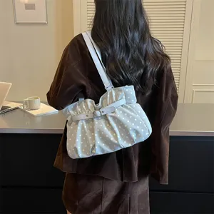 Bolso de hombro plisado con lunares estilo coreano, bolso de axila moderno de gran capacidad.