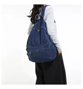 Gedetailleerd overzicht van casual retro denim rugzak met grote capaciteit voor damen.