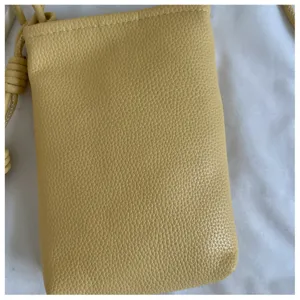 Mini borsa a tracolla per telefono gialla minimalista, elegante borsetta in pelle per le donne.
