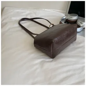 Bolso de hombro marrón de color sólido clásico, bolso retro minimalista para mujer.