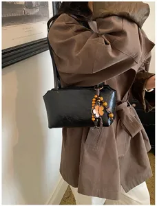 Bolso de hombro negro minimalista para mujer, elegante bolso de PU vintage uso diario chic.